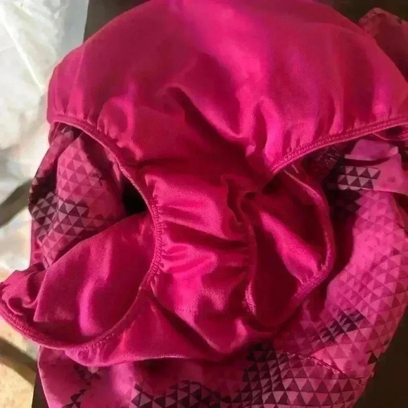 Women’s Nike Dri Fit Shorts. Size Medium. Under Garment Attached. Pink. - Picture 5 of 5